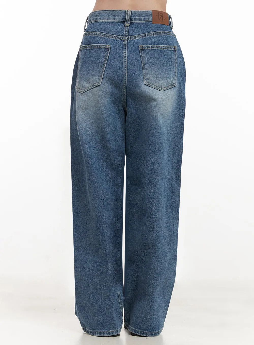 Phoebe Straight-Leg Jeans IJ530